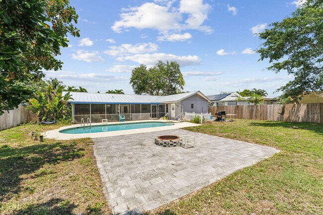 Building Photo - 4194 Honeysuckle Ave