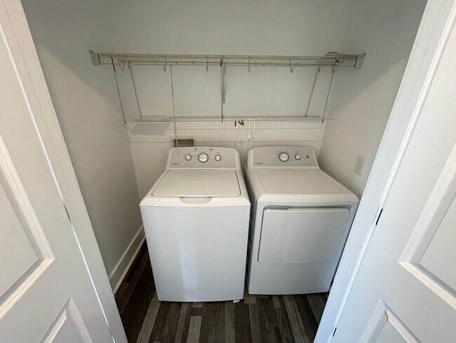 Building Photo - Updated 3BR Home on Rockbridge w/ Basement