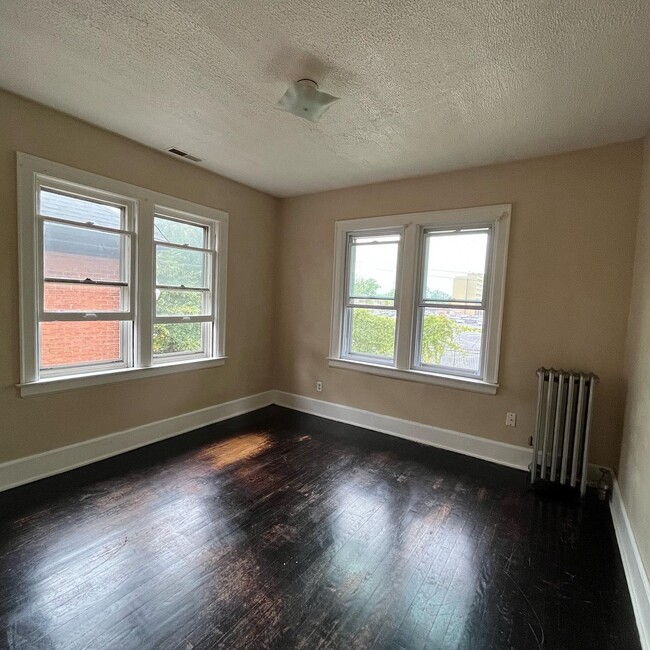 Building Photo - 16211 Fairfield St