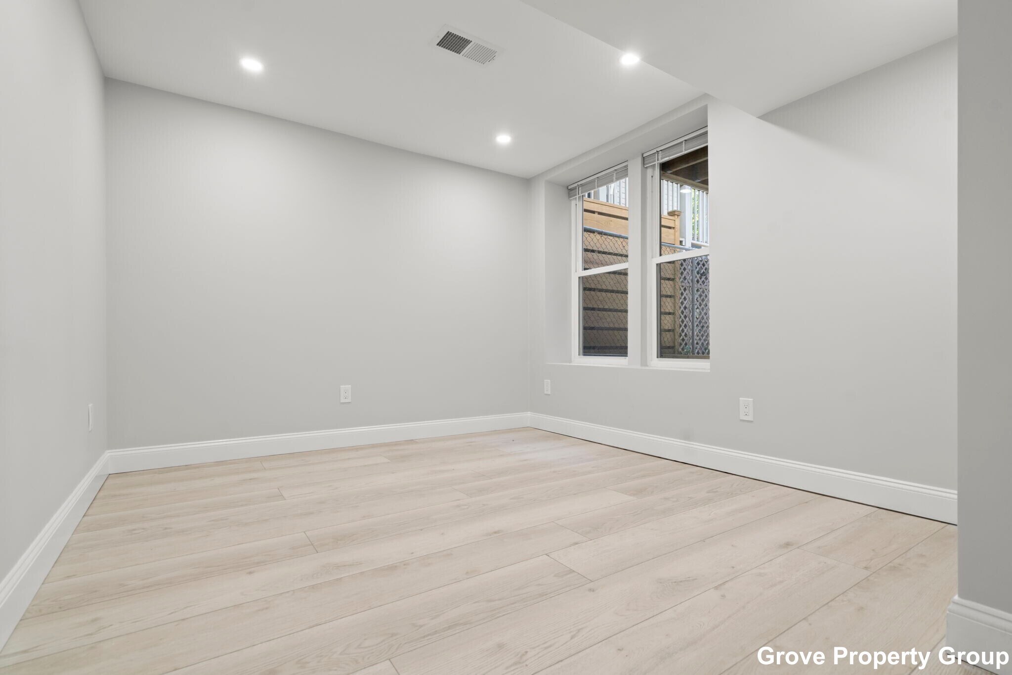 Building Photo - 531 E 5th St