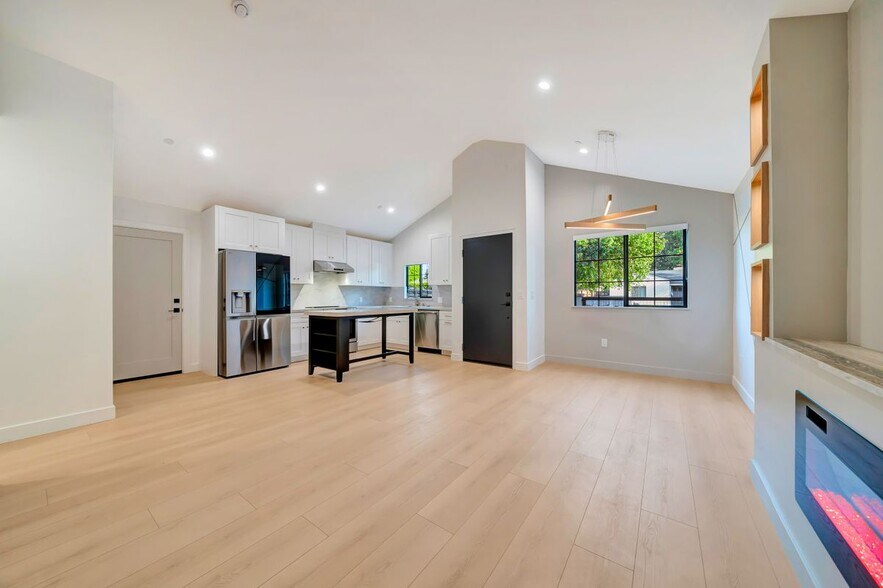 Building Photo - 15741 Valerio St