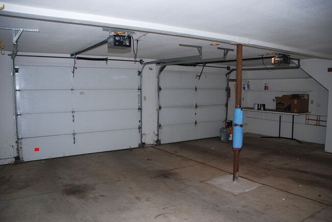 Building Photo - Newlands Manor 3 BR/2.5 Bath/2 Car Garage Custom Home