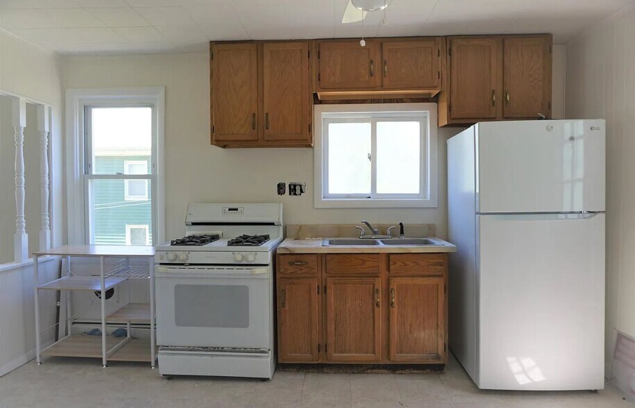 Building Photo - 49 E Transit St