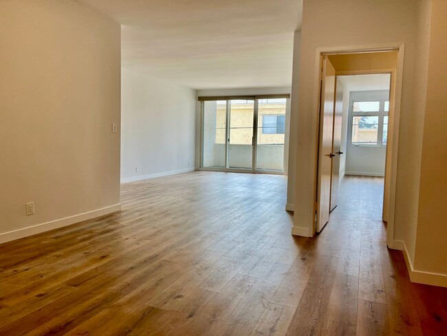 Building Photo - Recently Remodeled Spacious 1Bed/1Bath wit...