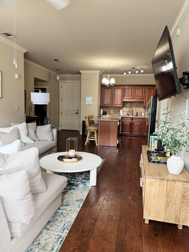 Building Photo - CityView at Riverwalk - Available January 2026! Gorgeous UNFURNISHED 2 bed/w 2 bath (both ensuite...