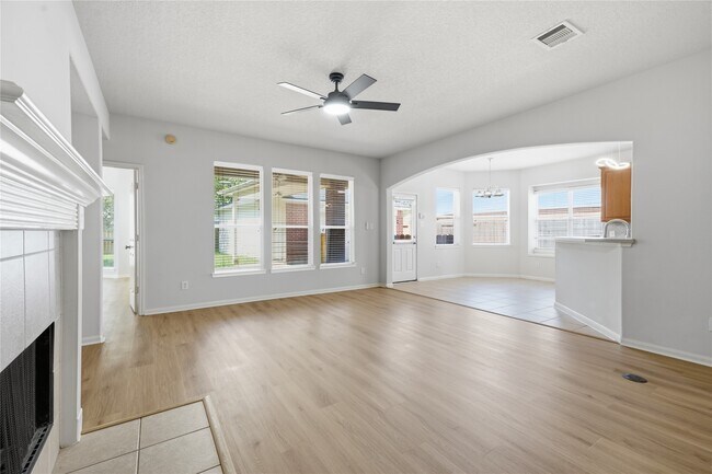 Building Photo - 6165 Darlington Ct