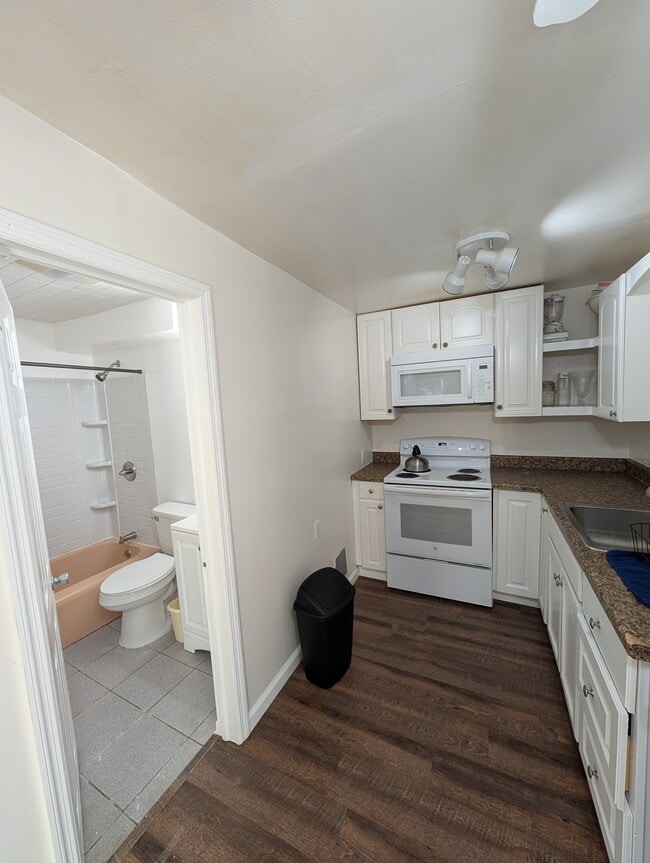 Building Photo - 13 W Market St