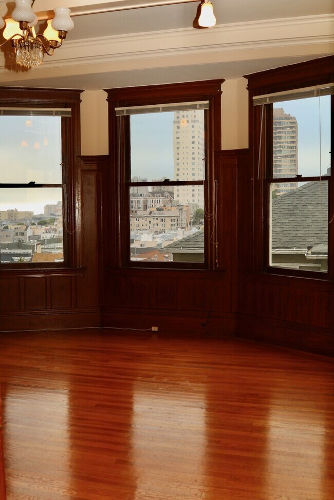 Dining room w/ gorgeous city views - 1250 Jackson St