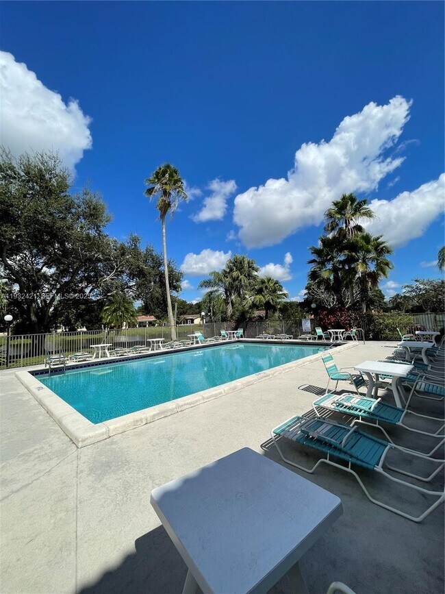 Building Photo - 11453 NW 39th Ct