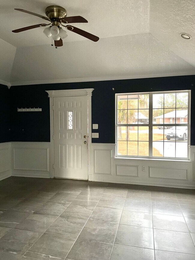 Building Photo - FALL MOVE-IN SPECIAL: 50% OFF 1st FULL MONTH'S RENT!**