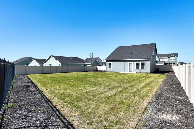 Building Photo - Stunning 4-Bed Home with 3-Car Garage in Cirrus Pointe – Caldwell