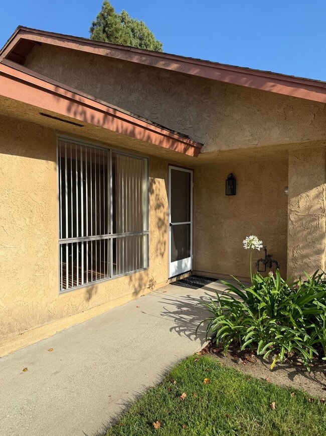 Building Photo - Clean & Move in ready El Dorado
