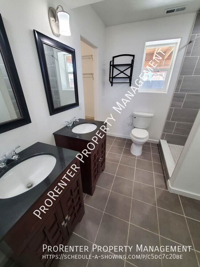 Building Photo - 4252 S Midland Dr