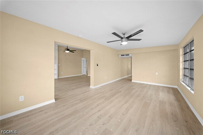 Building Photo - 275 Lakeview Dr