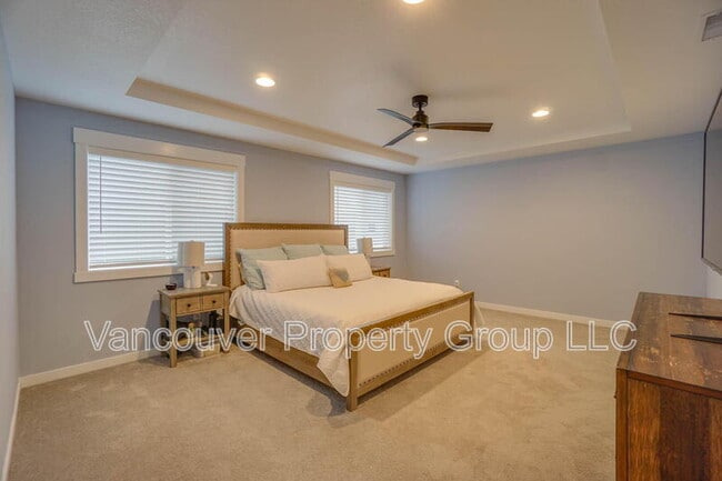 Building Photo - 737 SE 38th St