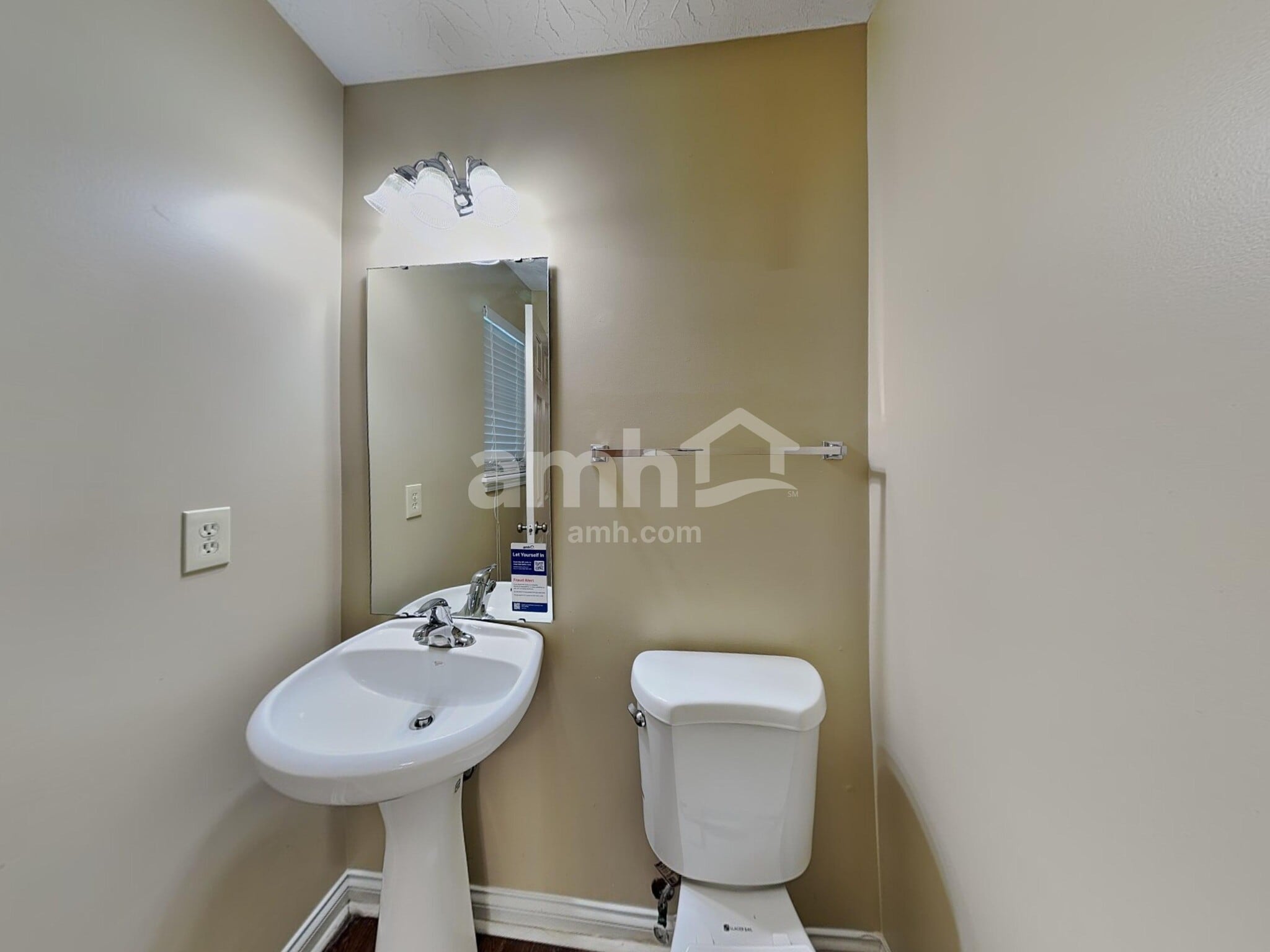 Building Photo - 2251 Custer Ln