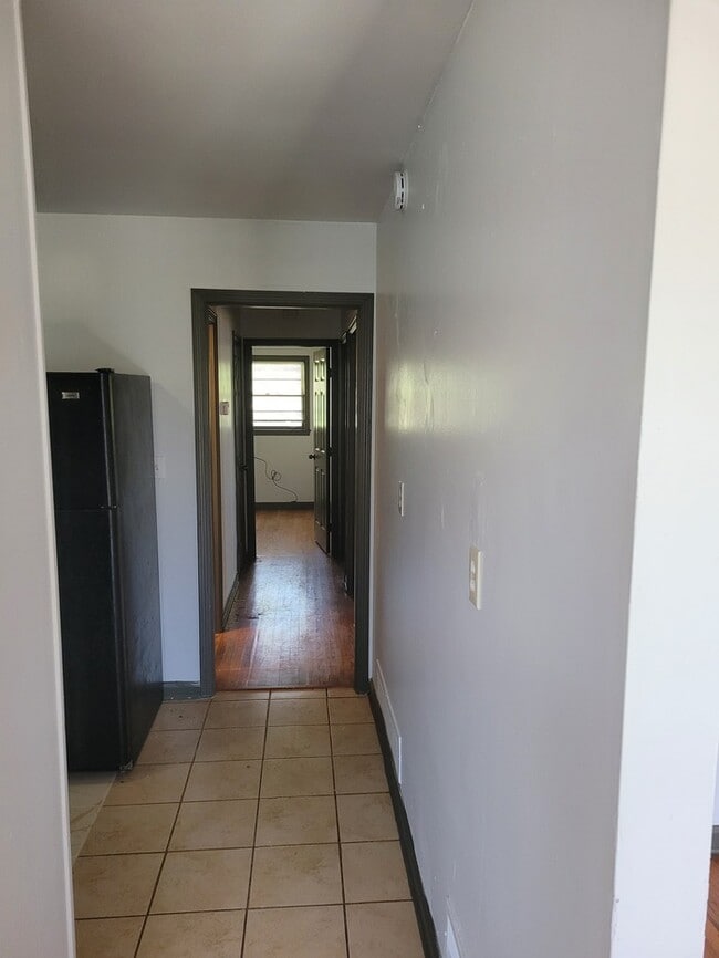 Building Photo - Three Bedroom Brick Ranch Home, Total Elec...