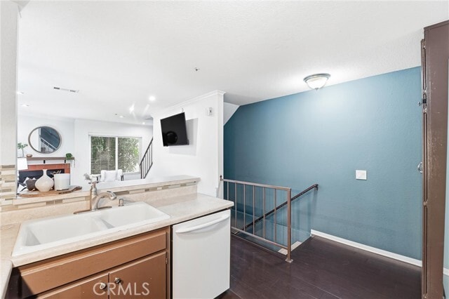 Building Photo - 334 S Walnut Ave