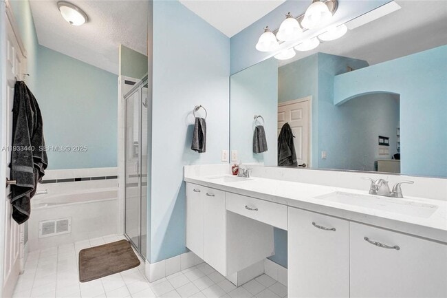 Building Photo - 1046 Satinleaf St