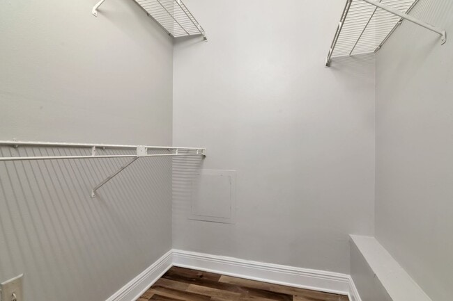 Building Photo - Water Front 1 Bedroom 1 Bath Condo for Rent in Brandon - 2nd Floor - Incredible Views