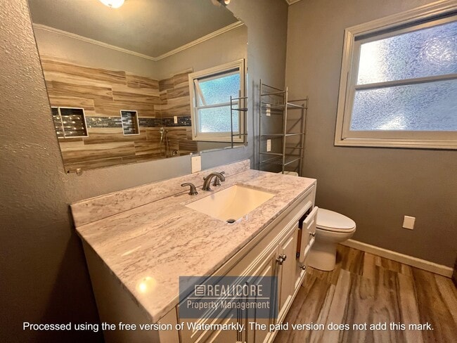 Building Photo - 3220 Parkside Dr