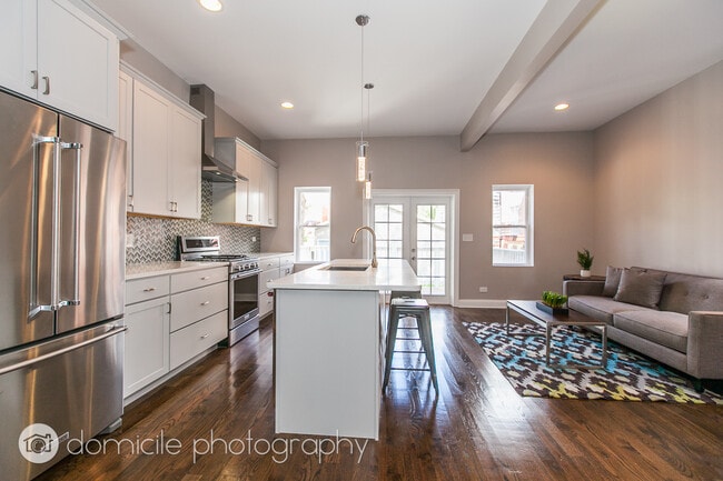 Building Photo - 806 S Oakley Blvd