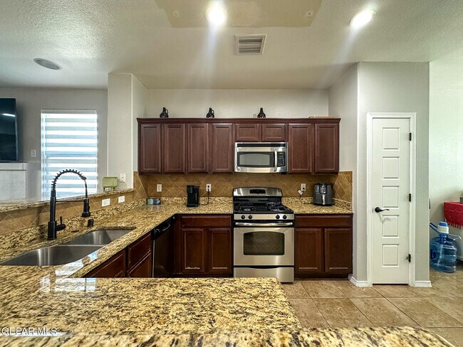 Building Photo - 5037 Lone Cactus Ct