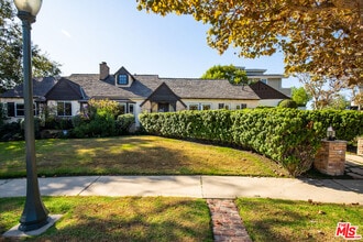 Building Photo - 2771 Club Dr