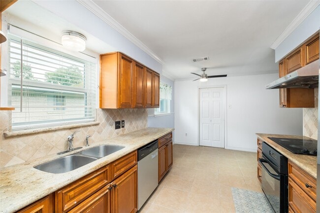 Building Photo - 5450 Birdwood Rd