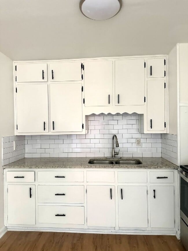 Building Photo - Bright & Airy 3-Bedroom home with Bonus Den