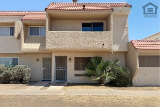 Building Photo - 3Bed/2Bath Townhouse at 47th Ave/Maryland Ave! Ready for Immediate Move-In! – FENCED-IN YARD!