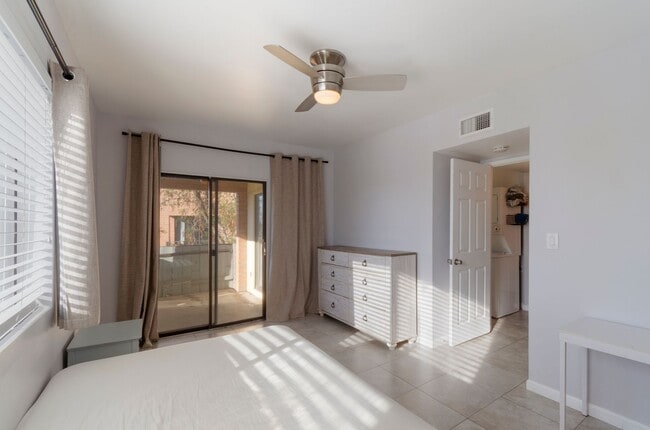 Building Photo - Great Columbus Condo!