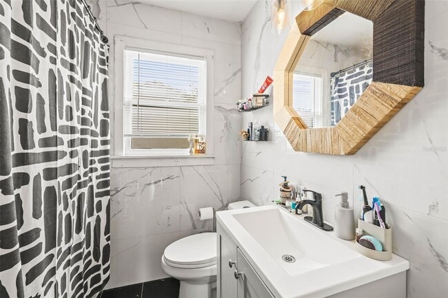 Building Photo - 2867 12th Ave N