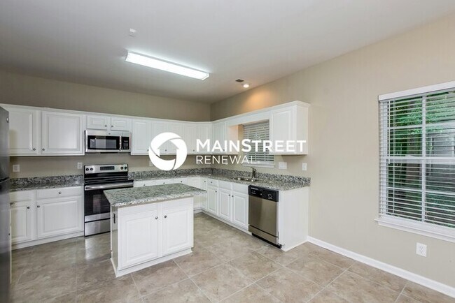 Building Photo - 4 Bedroom Pet-Friendly Home in Charlotte, NC with Main Street Renewal