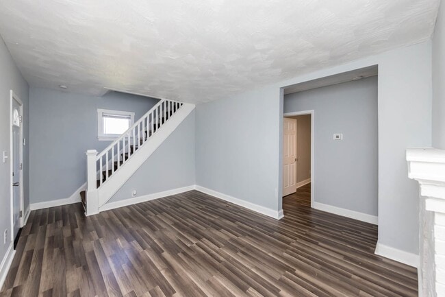 Building Photo - 482 E Jenkins Ave