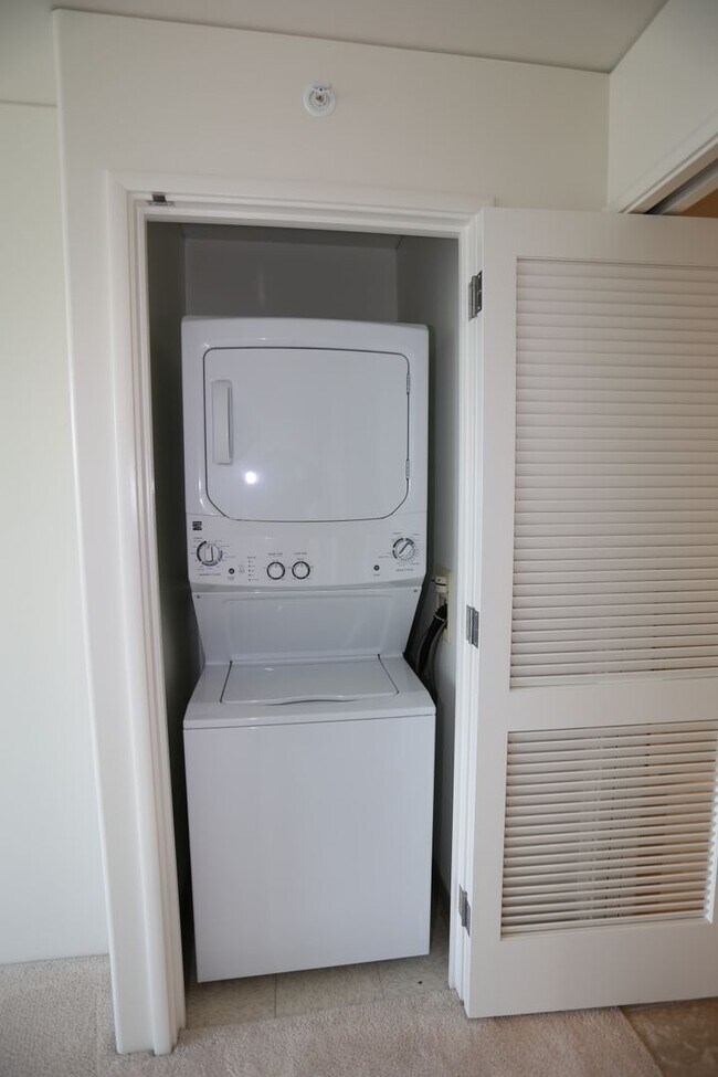 Building Photo - Hawaiki Tower - 2 bedroom, 2 bath with 2 c...