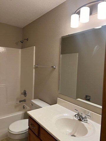 Building Photo - 123 Remington Ct