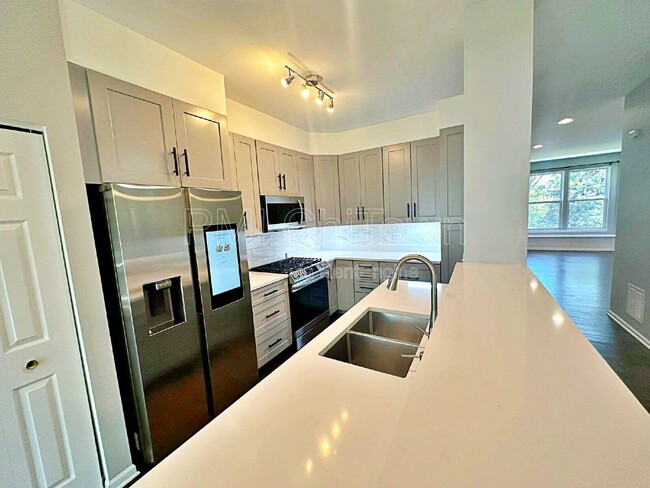 Building Photo - 5682 Cambridge Way