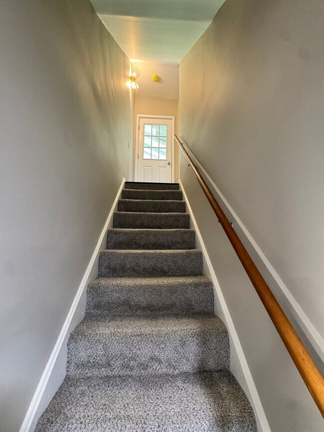 Building Photo - Spacious 4-Bedroom Home with 2 Kitchens | West Ann Arbor