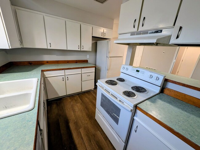 Building Photo - 4-bedroom house with a 2-car garage availa...