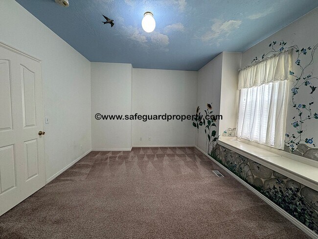 Building Photo - Wonderful 4 Bedroom Home with an Office in...
