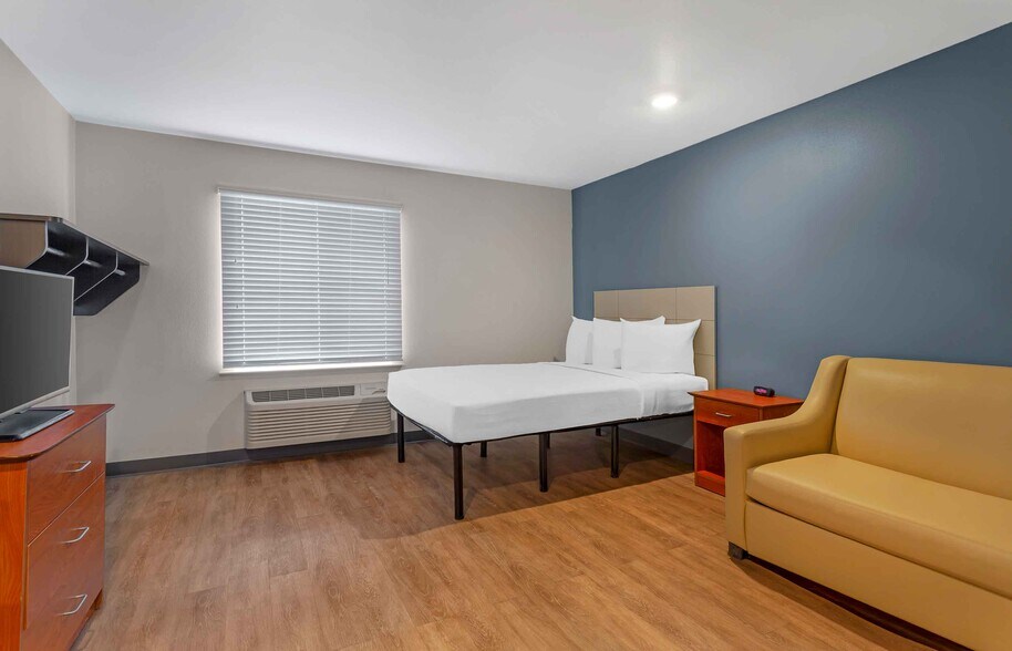 Building Photo - Furnished Studio-Fort Myers - Northeast