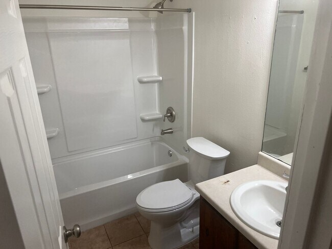 Building Photo - 1911 Gracy Farms Ln