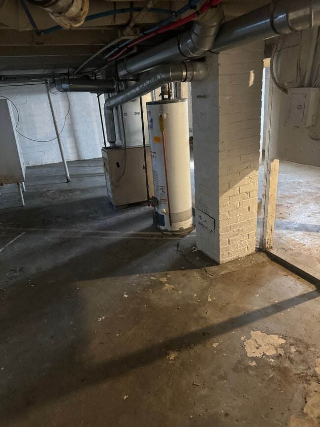 Building Photo - 2 Bedroom House - RENT SPECIAL!