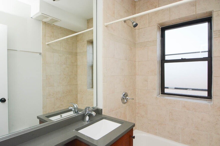 Building Photo - 562 W Arlington Pl