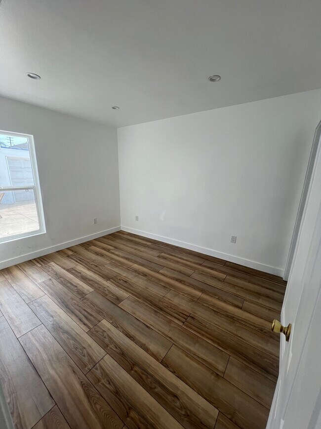 Building Photo - 3619 Edenhurst Ave