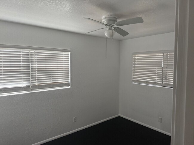 Building Photo - 415 E 49th St