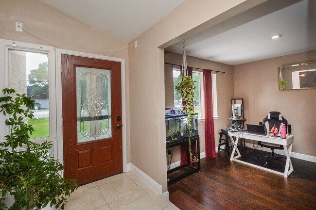 Building Photo - 1402 Chestnut Ridge Rd