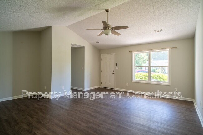 Building Photo - 107 Ann Bradley Dr