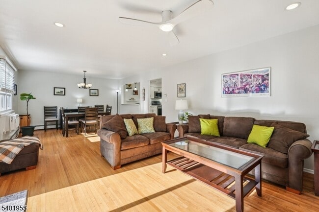 Building Photo - 421 Bloomfield Ave